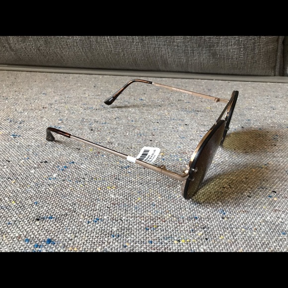 ✨2/$20✨ Aviator Sunglasses - Picture 2 of 5